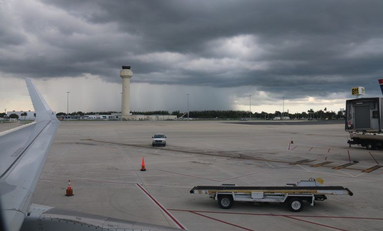airport 1005954 1280