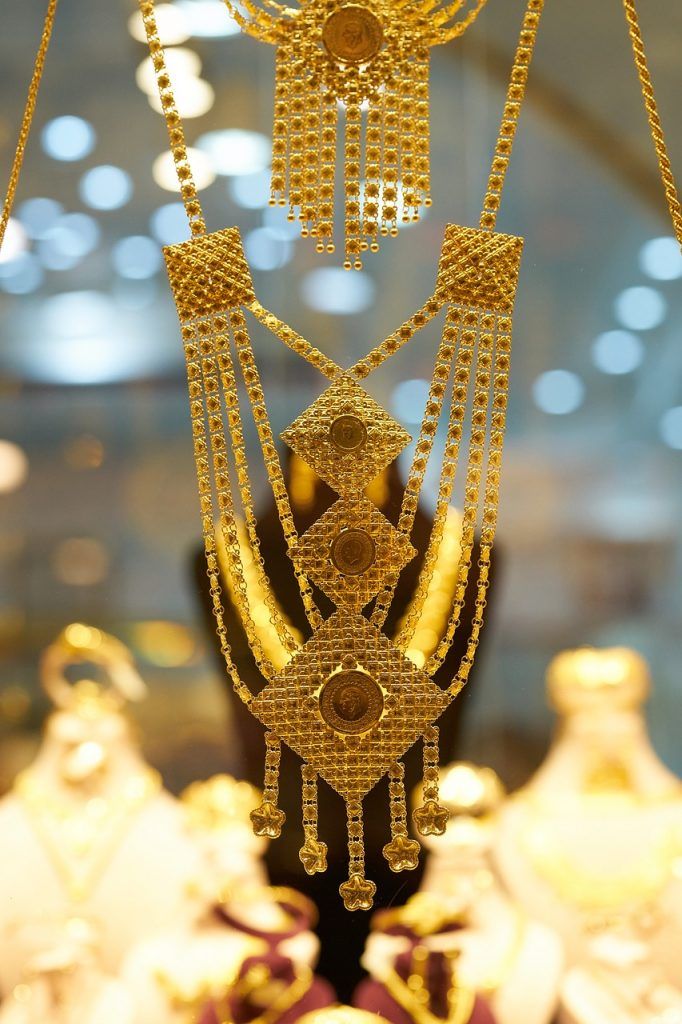 आज सोना हुआ धड़ाम, चांदी का दाम भी घटा, यहां जानें अपने शहर का भाव 2 gold 4119102 1280
