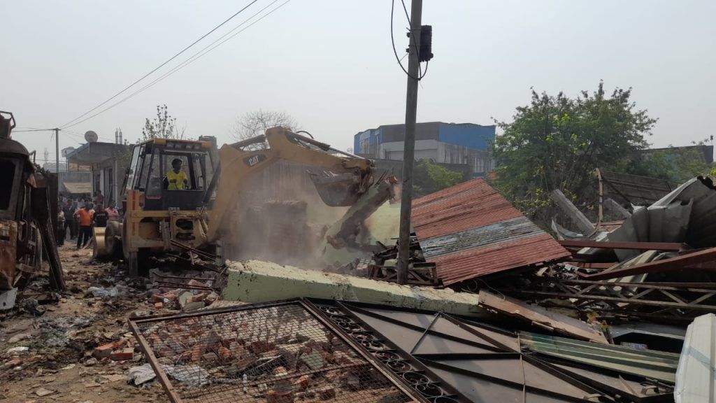 Yogi Adityanath Government 2.0: illegal shops demolished by bulldozer.. 2 112 23