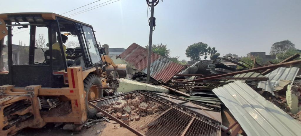 Yogi Adityanath Government 2.0: illegal shops demolished by bulldozer.. 3 113 19
