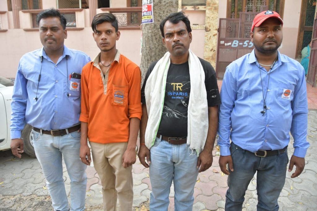 Ghaziabad : The Miscreants Looted 25 Lakhs From The Petrol Pump Workers going to Bank, Escaped By Firing 4 113 31