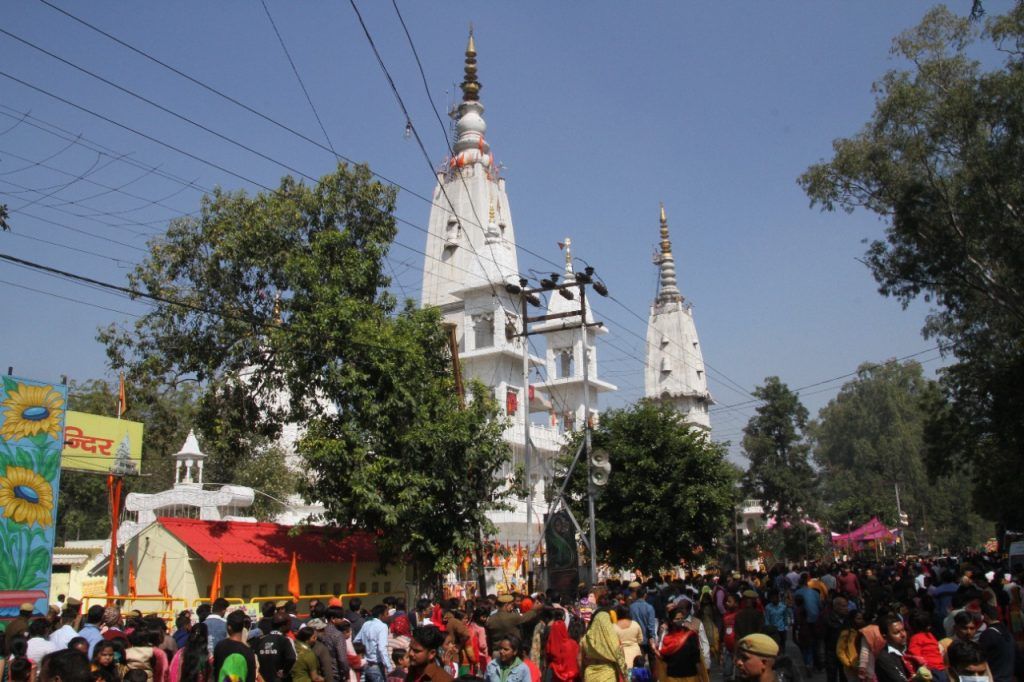 बोल बम से गूंजी क्रांतिधरा: केसरिया हुए शिवालय, हर तरफ बम-बम 3 WhatsApp Image 2022 03 01 at 4.16.02 PM