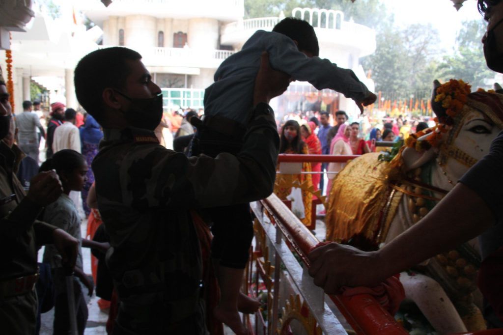 बोल बम से गूंजी क्रांतिधरा: केसरिया हुए शिवालय, हर तरफ बम-बम 6 WhatsApp Image 2022 03 01 at 4.16.07 PM