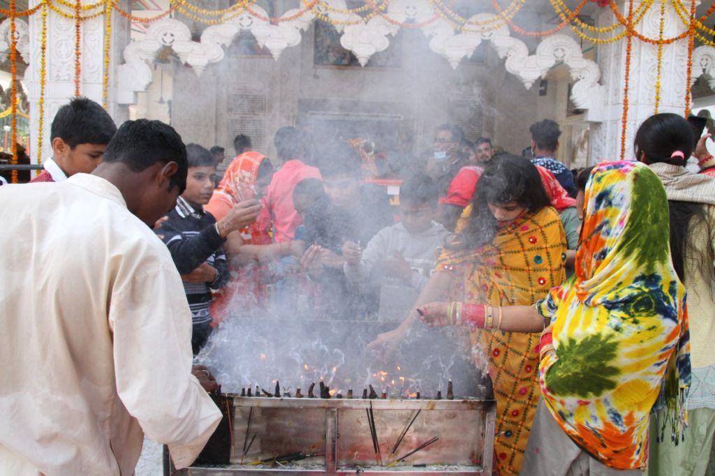 बोल बम से गूंजी क्रांतिधरा: केसरिया हुए शिवालय, हर तरफ बम-बम 9 WhatsApp Image 2022 03 01 at 4.16.08 PM