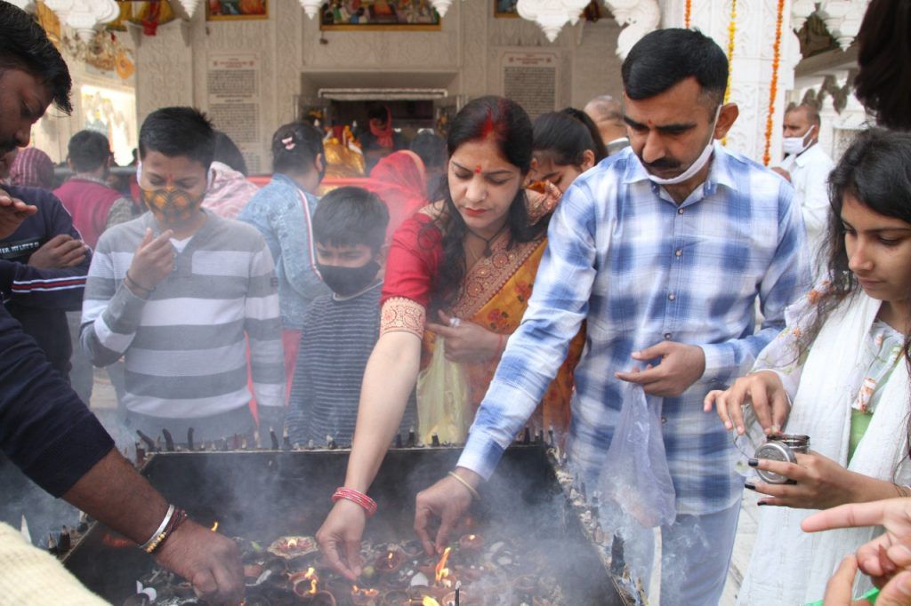 बोल बम से गूंजी क्रांतिधरा: केसरिया हुए शिवालय, हर तरफ बम-बम 10 WhatsApp Image 2022 03 01 at 4.16.09 PM