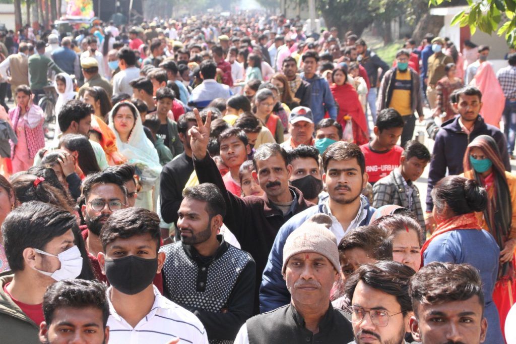 बोल बम से गूंजी क्रांतिधरा: केसरिया हुए शिवालय, हर तरफ बम-बम 13 WhatsApp Image 2022 03 01 at 4.16.18 PM