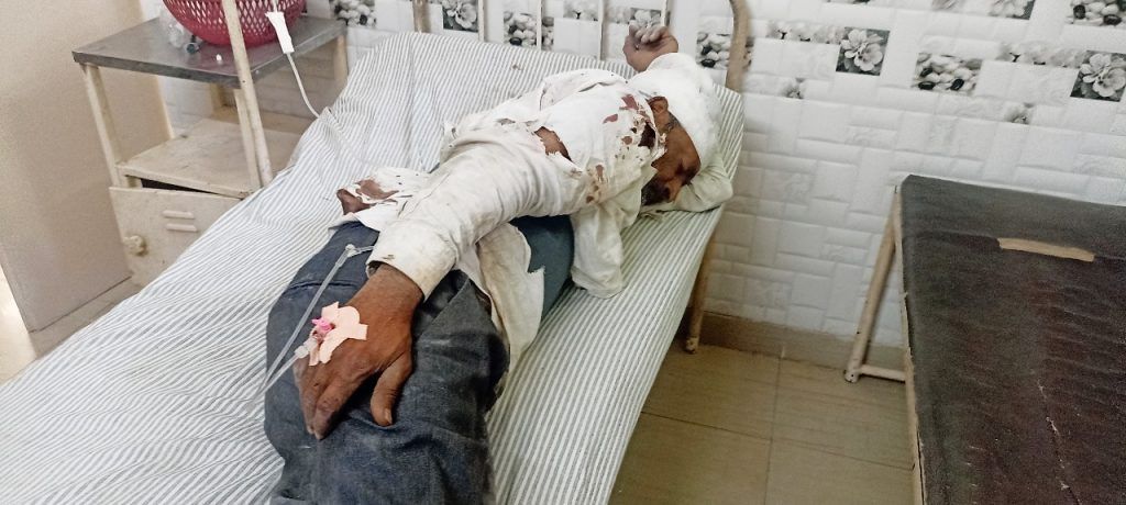 गाजियाबाद : नंद ग्राम क्षेत्र के मोरटा में गोदाम का लेंटर की सेटिंग गिरने के कारण मलबे में 5 लोग दबे जिसमें एक की हुई मौत 6 111 63
