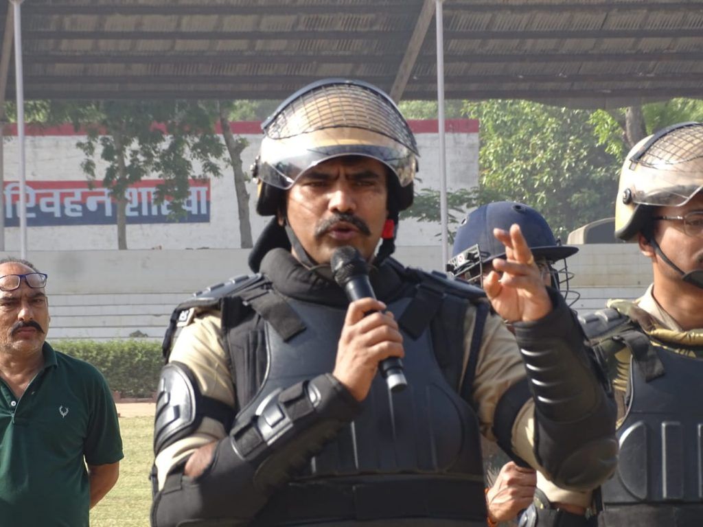 एसएसपी मुनिराज ने कराया बलवा/दंगा करने वालों से निपटने के लिए पुलिस फोर्स का प्रशिक्षण 3 111 71