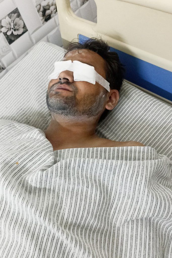 गाजियाबाद : नंद ग्राम क्षेत्र के मोरटा में गोदाम का लेंटर की सेटिंग गिरने के कारण मलबे में 5 लोग दबे जिसमें एक की हुई मौत 9 112 33