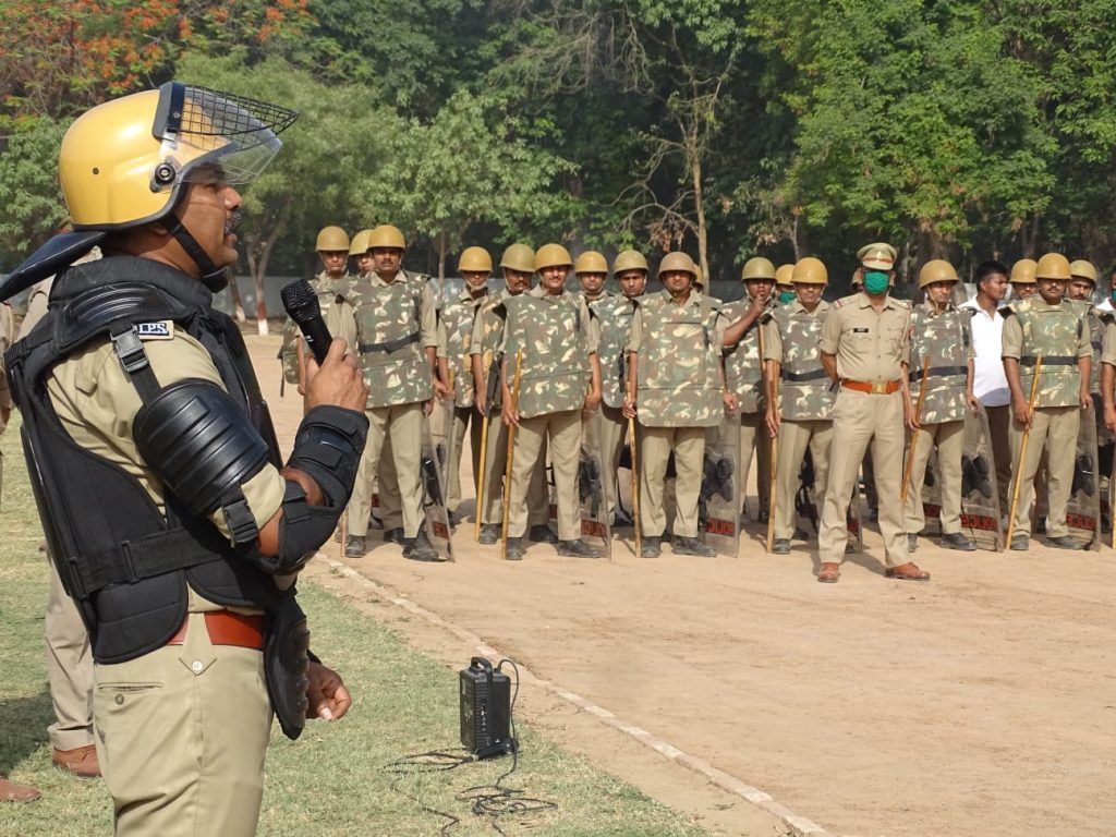 एसएसपी मुनिराज ने कराया बलवा/दंगा करने वालों से निपटने के लिए पुलिस फोर्स का प्रशिक्षण 2 112 35