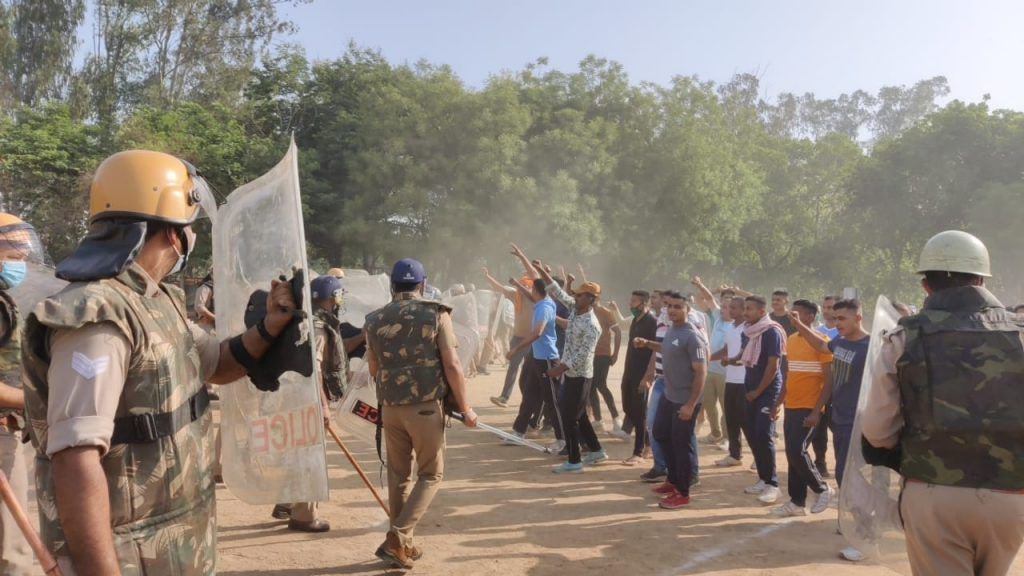 एसएसपी मुनिराज ने कराया बलवा/दंगा करने वालों से निपटने के लिए पुलिस फोर्स का प्रशिक्षण 4 113 26