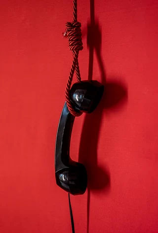 वीडियो कॉल पर पति के सामने महिला सिपाही ने दी जान 1 111 3