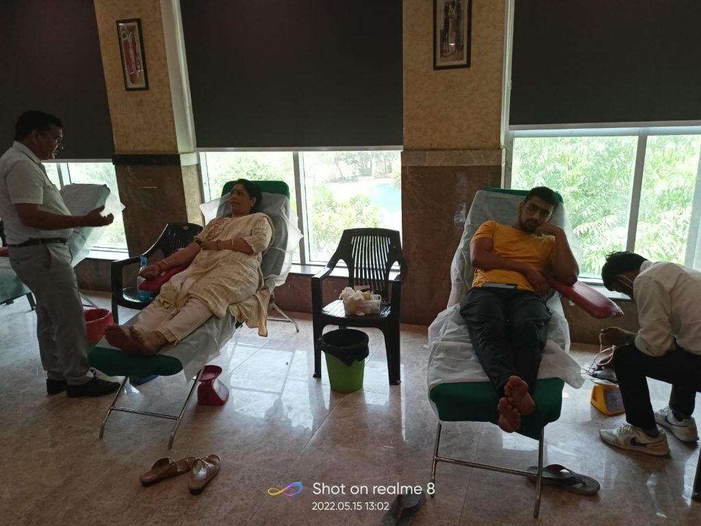 Blood donation at Gaur Cascades, Raj Nagar Extension 5 112 21