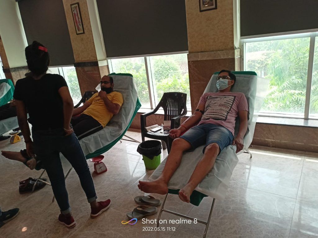 Blood donation at Gaur Cascades, Raj Nagar Extension 6 114 9