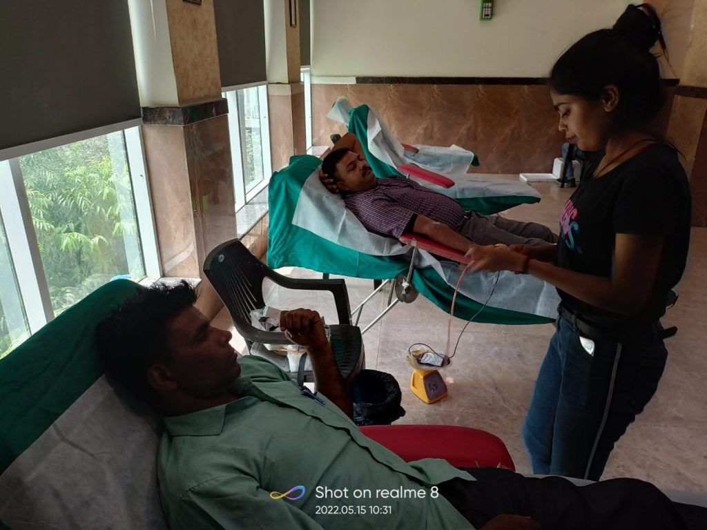 Blood donation at Gaur Cascades, Raj Nagar Extension 7 116 6