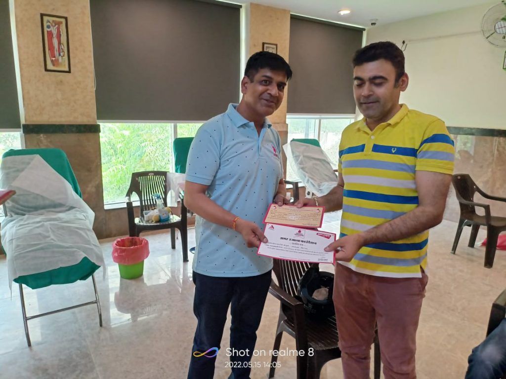 Blood donation at Gaur Cascades, Raj Nagar Extension 8 117 6