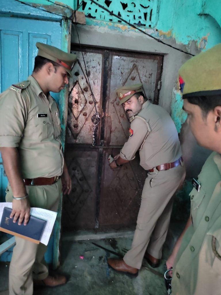 मेरठ : ड्रग माफिया तस्लीम के खिलाफ दूसरे दिन भी जारी रहा पुलिस का अभियान, बीवी की संपत्ति कुर्क 2 WhatsApp Image 2022 05 05 at 2.40.16 PM