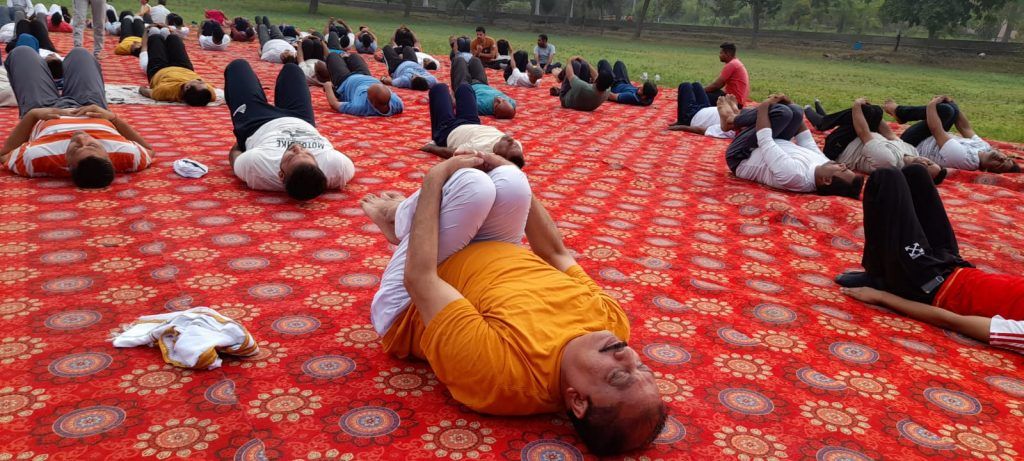 अंतरराष्ट्रीय योग दिवस : मेरठ में विभिन्न स्थानों पर योग शिवरों का सफल आयोजन 15 111 50