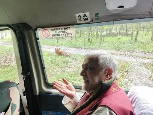 Union Minister of State Ashwini Choubey adopts 'Tiger' in Bengal Safari Siliguri, named 'Agniveer' 1 111 68