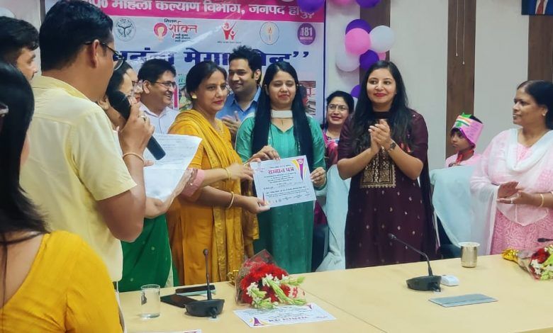 हापुड़ मिशन शक्ति-4 के चौथे चरण में विभिन्न क्षेत्रों में योगदान देने के लिए महिलाओं को किया गया सम्मानित 1 111 87
