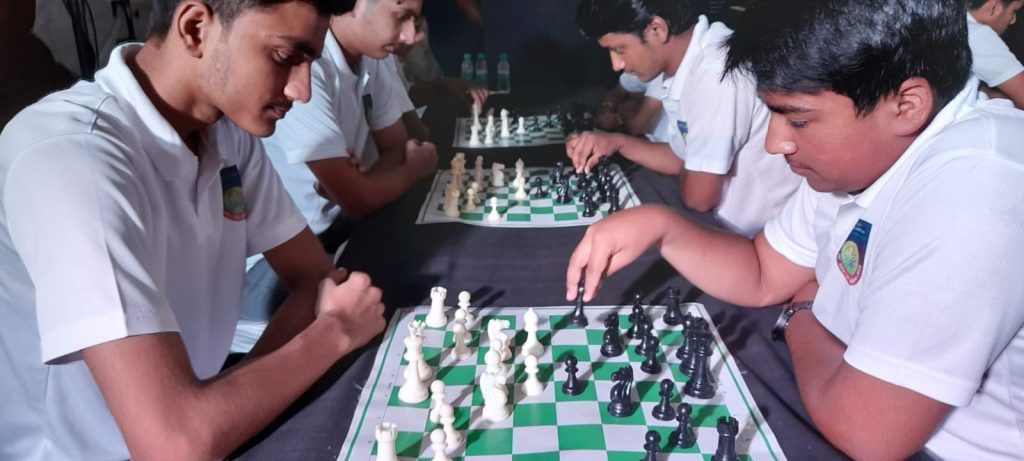 शतरंज ओलम्पियाड टाॅर्च रैली का मेरठ शहर में किया गया भव्य रूप से स्वागत 3 112 51
