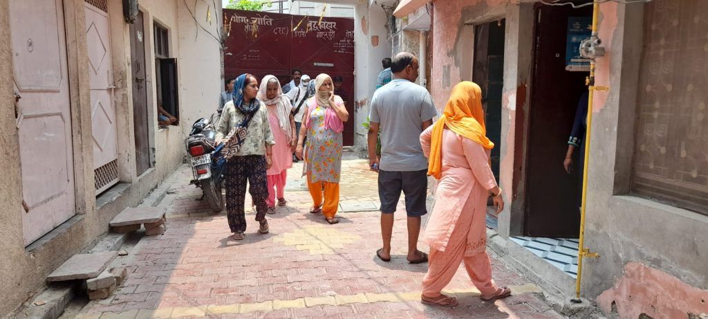 MAN KILLS WIFE ; wife used to suspects his illicit relations 7 116 12