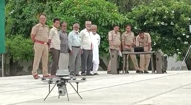 बकरा ईद पर सुरक्षा व्यवस्था को परखने के लिए ईदगाह पहुंचे अधिकारी, ड्रोन उड़ा कर किया निरीक्षण 1 111 22