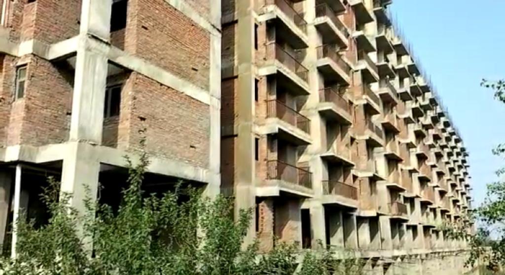 राजनगर एक्सटेंशन गाजियाबाद : बिल्डर के जाल में फंसे खरीदार, फ्लैटों पर लोन, जीडीए और बैंक अधिकारियों की भूमिका संदिग्ध 3 111 37