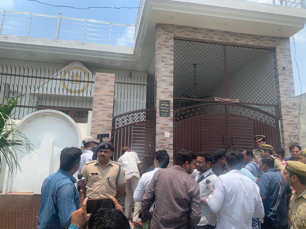 थाना परतापुर पुलिस द्वारा भूमाफिया व गैंगस्टर यशपाल तोमर की अपराध से अर्जित सम्पत्ति कुर्क की गयी 2 112 11