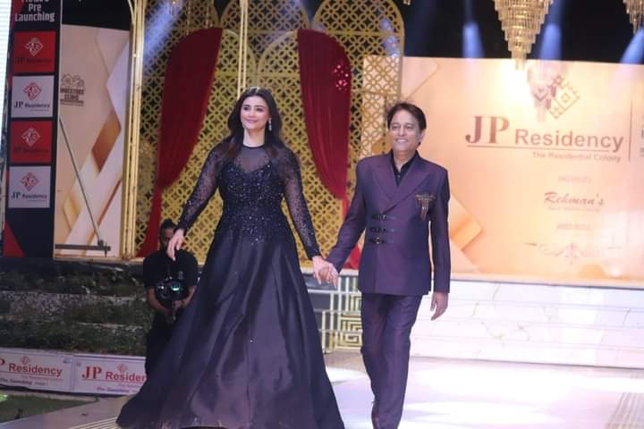 Fashion show: Daisy Shah dazzled with her style 36 112 20