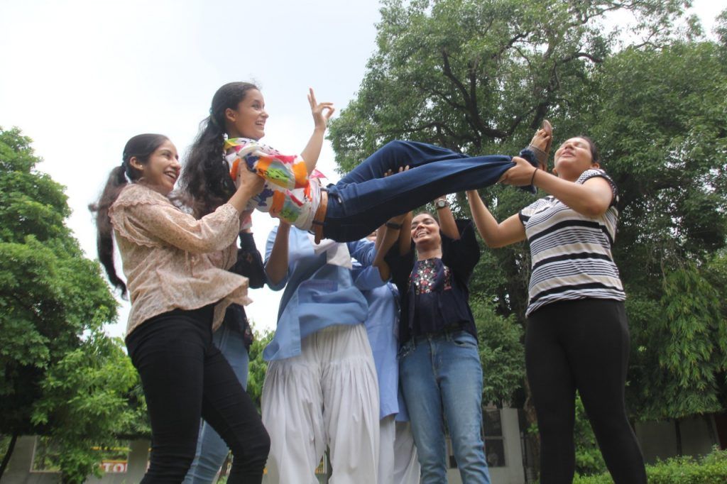 मेरठ पब्लिक स्कूल मेनविंग के छात्र पहुंचे सफलता के शिखर पर 3 112 59