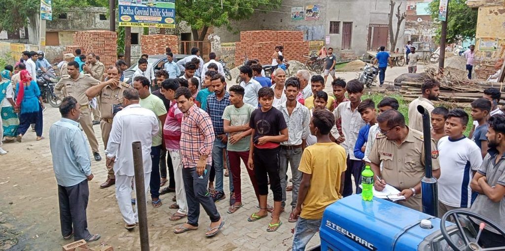 बाइक सवार बदमाशो ने दिन दहाङे भाजपा कार्यकर्ता को गोली मारी, सीसीटीवी फुटेज खंगाल रही पुलिस 4 113 11