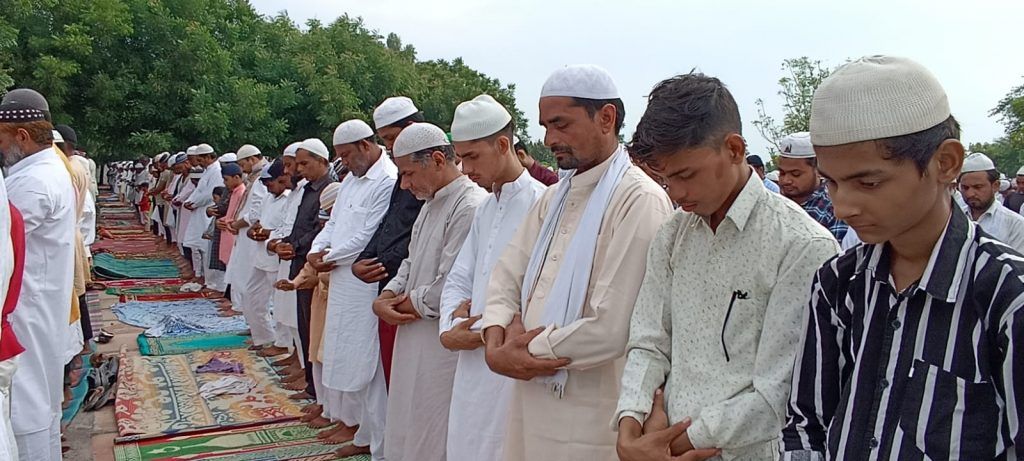 अकीदत से अदा की ईद-उल-अजहा की नमाज; मुल्क में अमन व शांति के लिए उठे हाथ 4 113 13