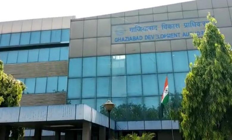 राजनगर एक्सटेंशन गाजियाबाद : बिल्डर के जाल में फंसे खरीदार, फ्लैटों पर लोन, जीडीए और बैंक अधिकारियों की भूमिका संदिग्ध 1 113 17