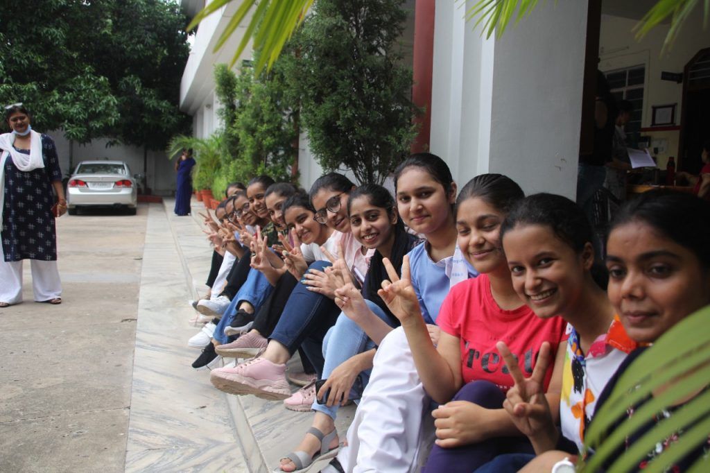 मेरठ पब्लिक स्कूल मेनविंग के छात्र पहुंचे सफलता के शिखर पर 4 113 41