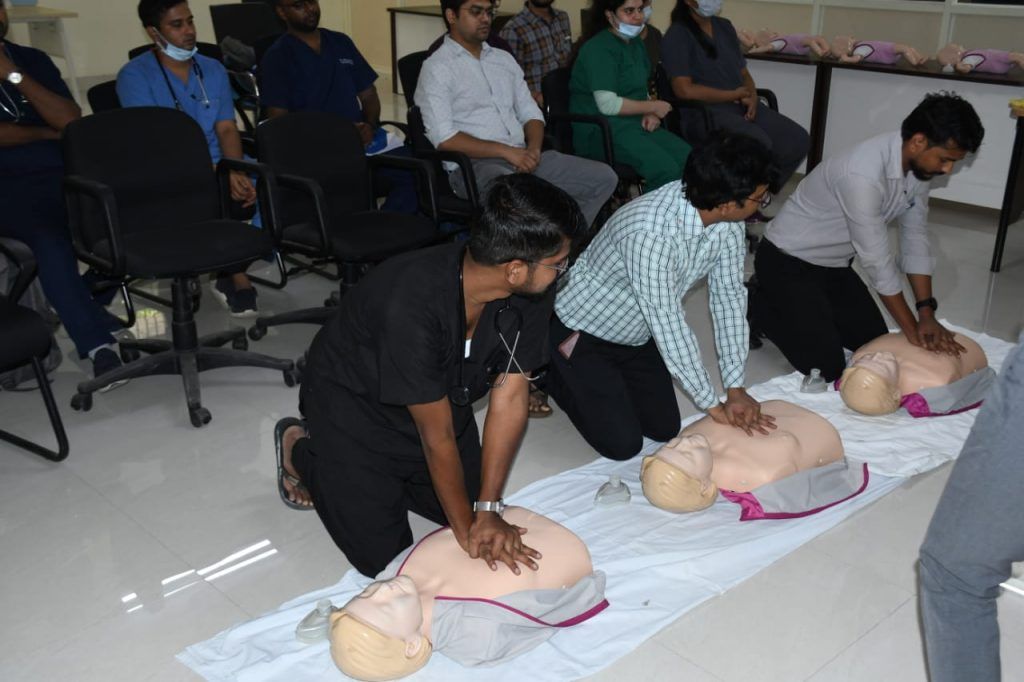 मेडिकल कॉलेज मेरठ में बेसिक लाइफ स्पोर्ट्स कार्यशाला का आयोजन किया गया 5 114 26