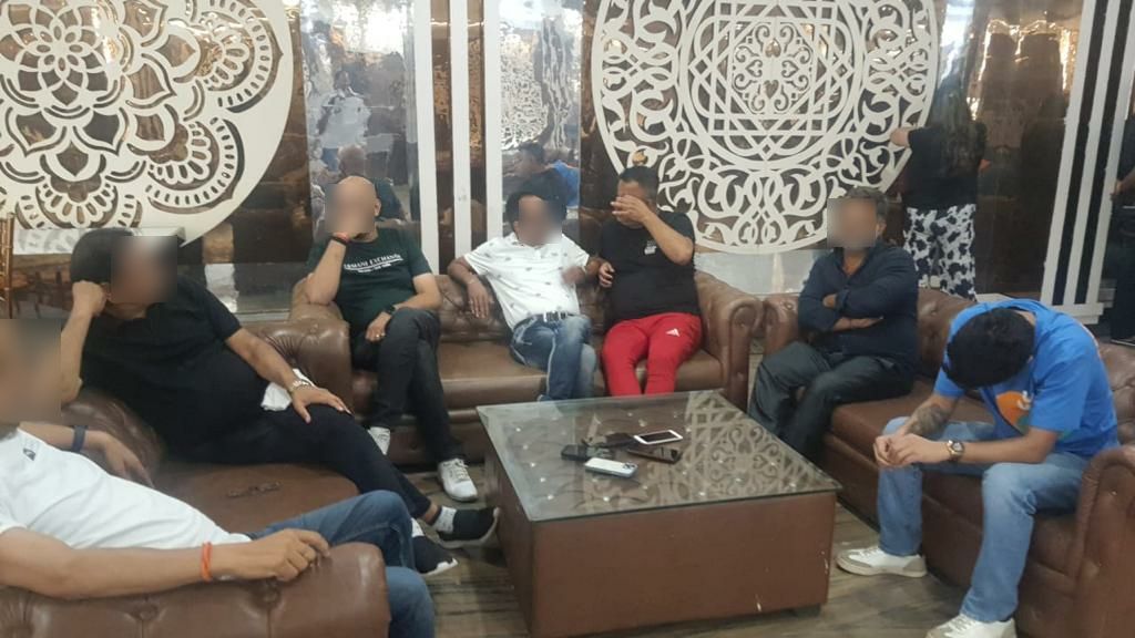 मेरठ : दिल्ली-देहरादून नेशनल हाईवे पर होटल में अवैध रूप से चल रहा था कसीनो, 9 विदेशी लड़कियों समेत 43 गिरफ्तार 5 115 20