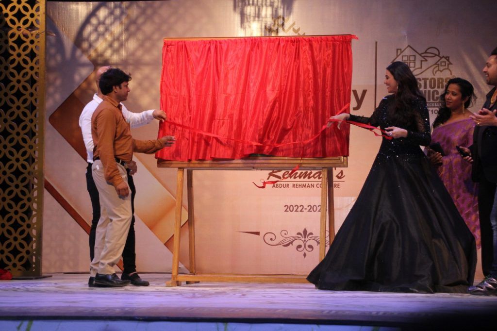 Fashion show: Daisy Shah dazzled with her style 19 116 8