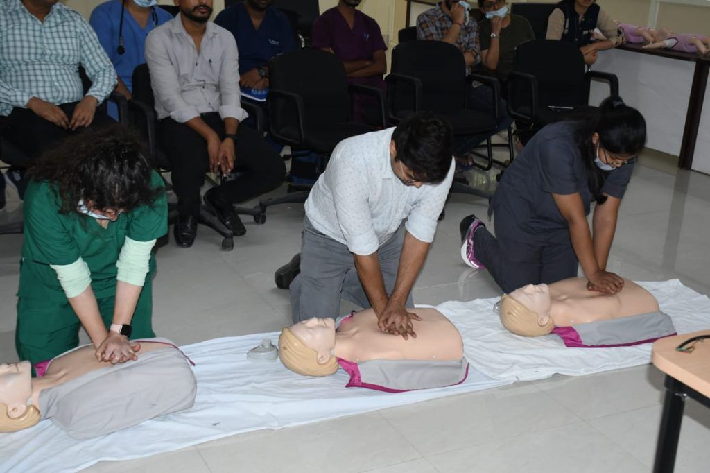 मेडिकल कॉलेज मेरठ में बेसिक लाइफ स्पोर्ट्स कार्यशाला का आयोजन किया गया 9 118 11