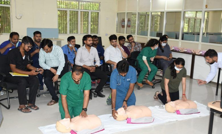 मेडिकल कॉलेज मेरठ में बेसिक लाइफ स्पोर्ट्स कार्यशाला का आयोजन किया गया 1 119 11