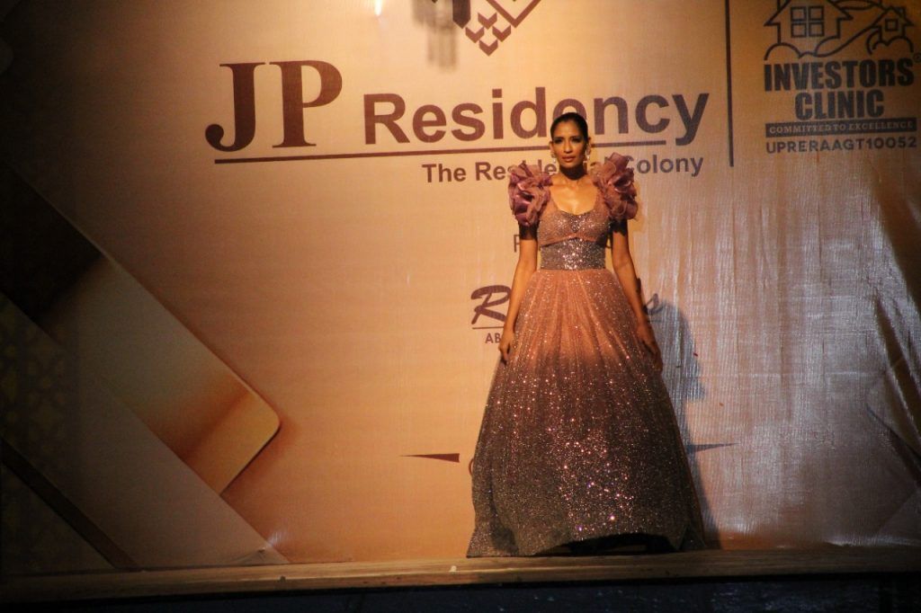 Fashion show: Daisy Shah dazzled with her style 24 121 2