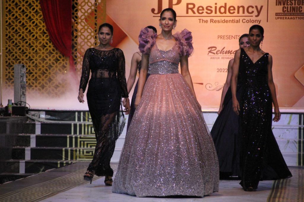 Fashion show: Daisy Shah dazzled with her style 25 122