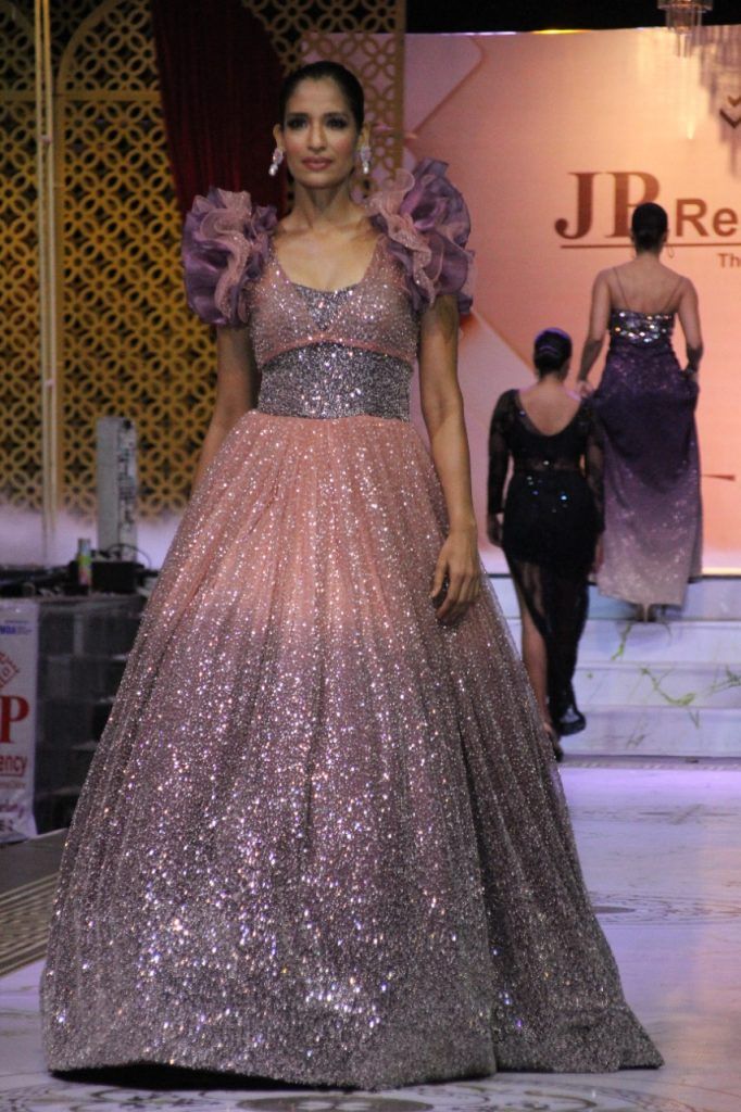 Fashion show: Daisy Shah dazzled with her style 26 123