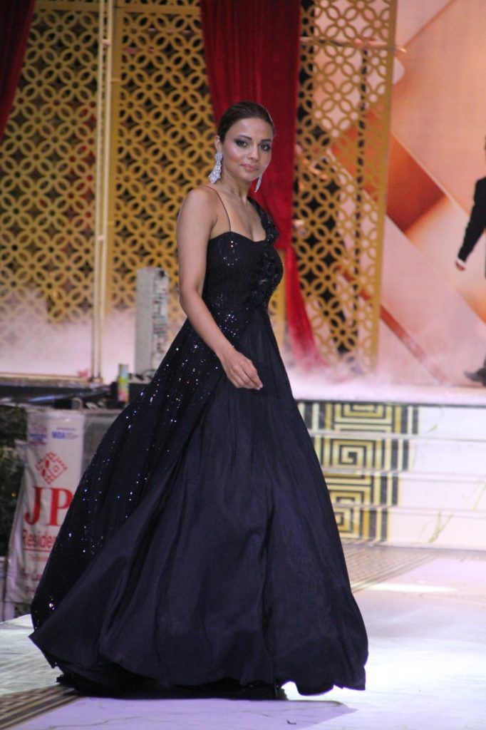Fashion show: Daisy Shah dazzled with her style 28 125