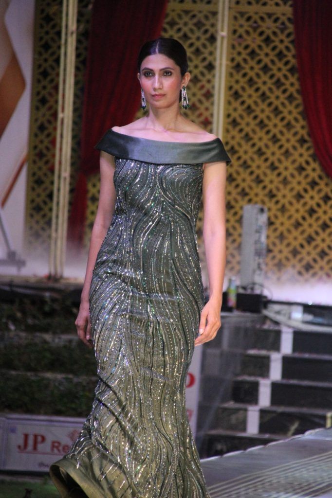 Fashion show: Daisy Shah dazzled with her style 31 128