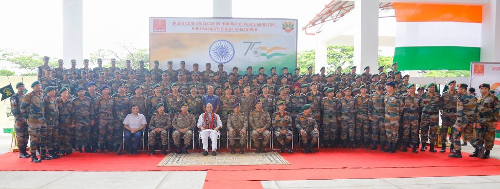 रक्षा मंत्री राजनाथ सिंह ने मणिपुर में मुख्यालय महानिरीक्षक असम राइफल्स (दक्षिण) में सैन्य कर्मियों से बातचीत की 2 111 10
