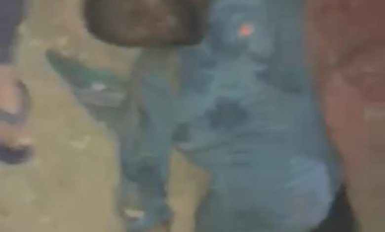 खोदकर छोड़े गहरे गड्ढे में गिरकर युवक की मौत 1 111 104