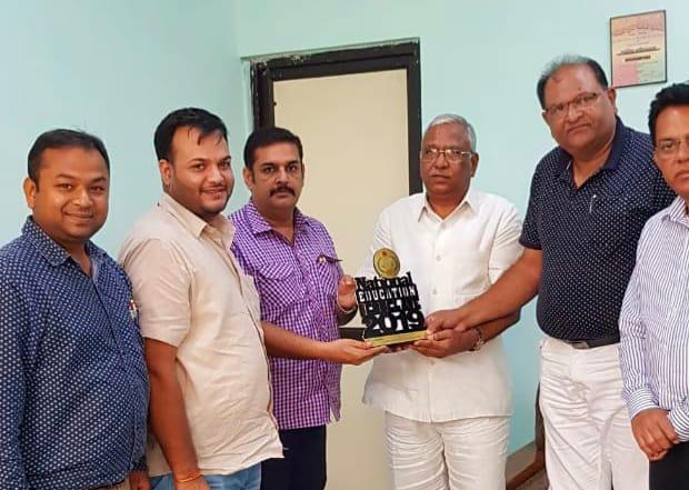 शिक्षा के क्षेत्र में उत्कृष्ट कार्य करने वाले सम्मानित 1 111 23