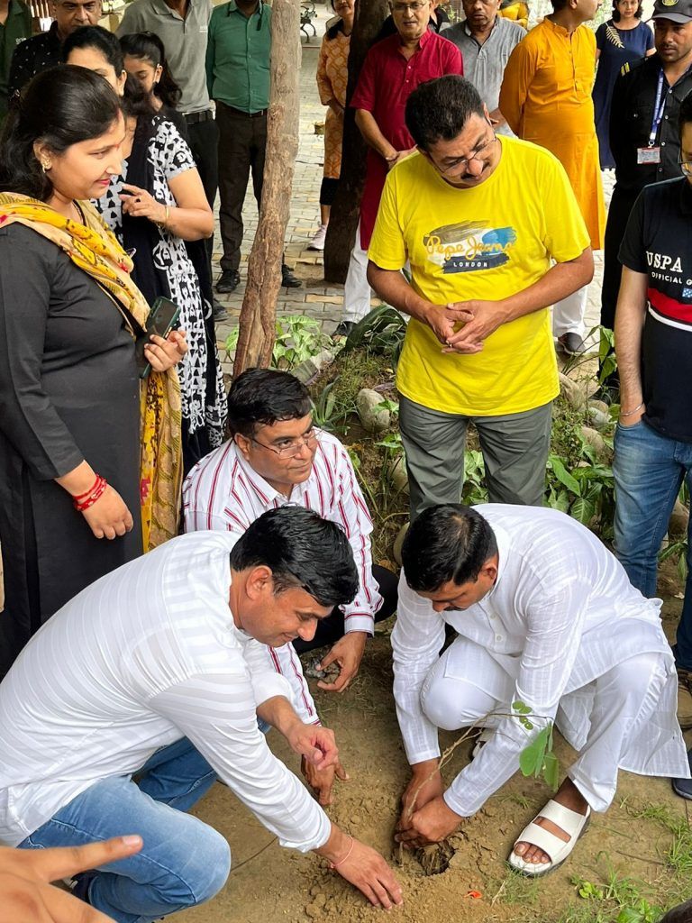 योगेंद्र यादव, सबसे कम उम्र के परमवीर चक्र विजेता ; सीने पर 15 गोलियां खाकर भी टाइगर हिल पर लहराया तिरंगा को आज गौर कैस्केड में सम्मानित किया गया 5 112 19
