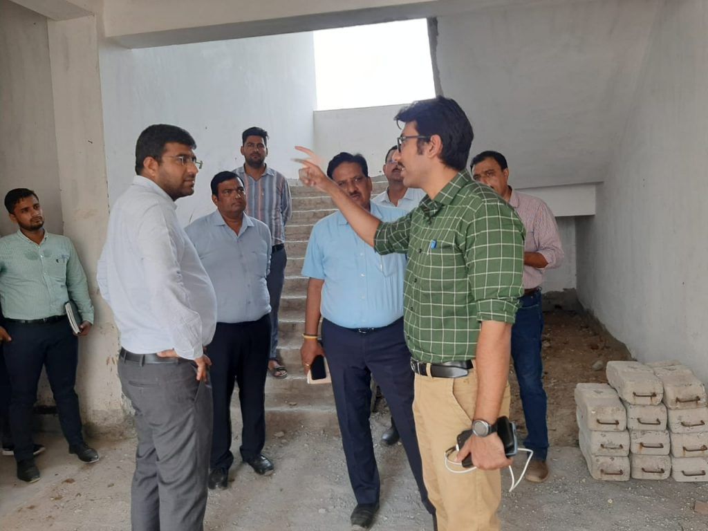 जिलाधिकारी ने किया निर्माणाधीन परियोजनाओ का निरीक्षण 2 112 62